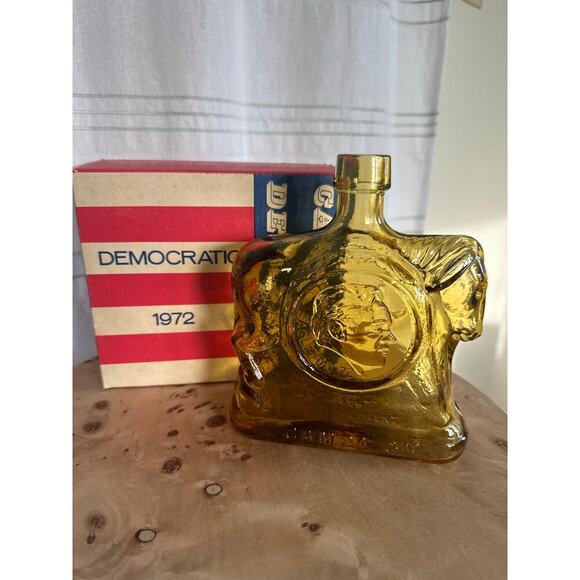 Vintage 1972 Democratic Campaign Wheaton Glass Amber Decanter McGovern w/ Box - Picture 2 of 2